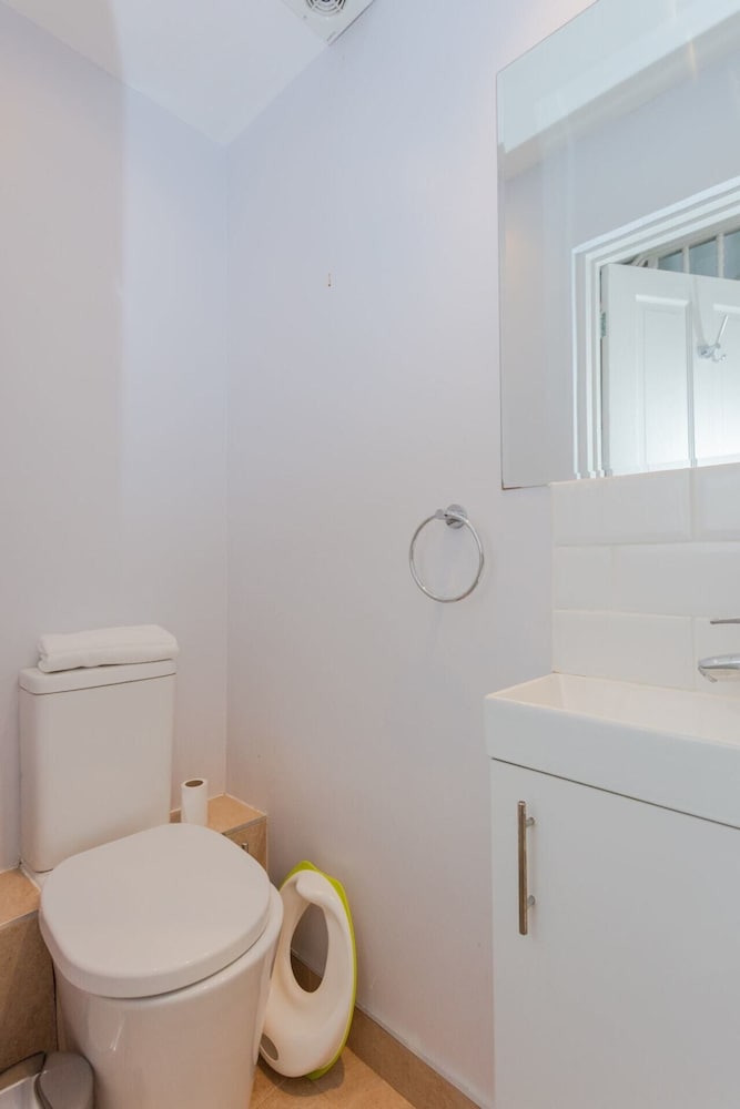 Newly Refurbished 4 Bedroom House in East London