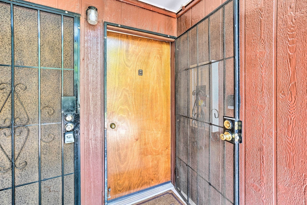 Kaunakakai Escape: Heated Pool & Beach Access