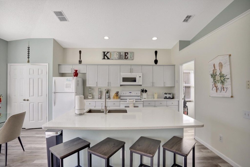 Luxury Windsor Palms Villa W/ Pool Near Disney! 4 Bedroom Villa