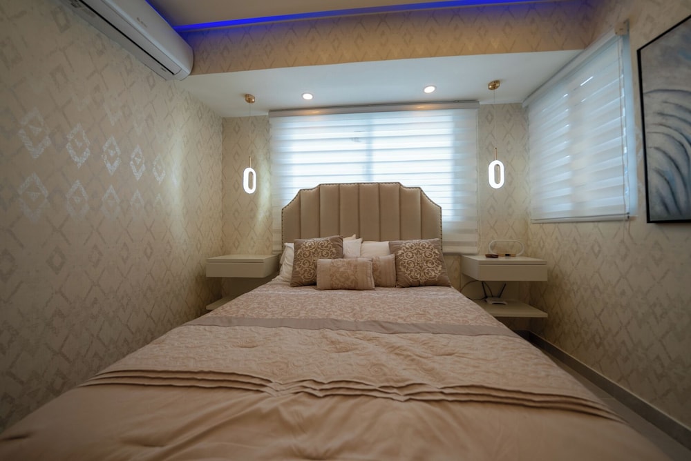 Enjoy Stylish 3br 3, 5b Stylish, Downtown Ocean View