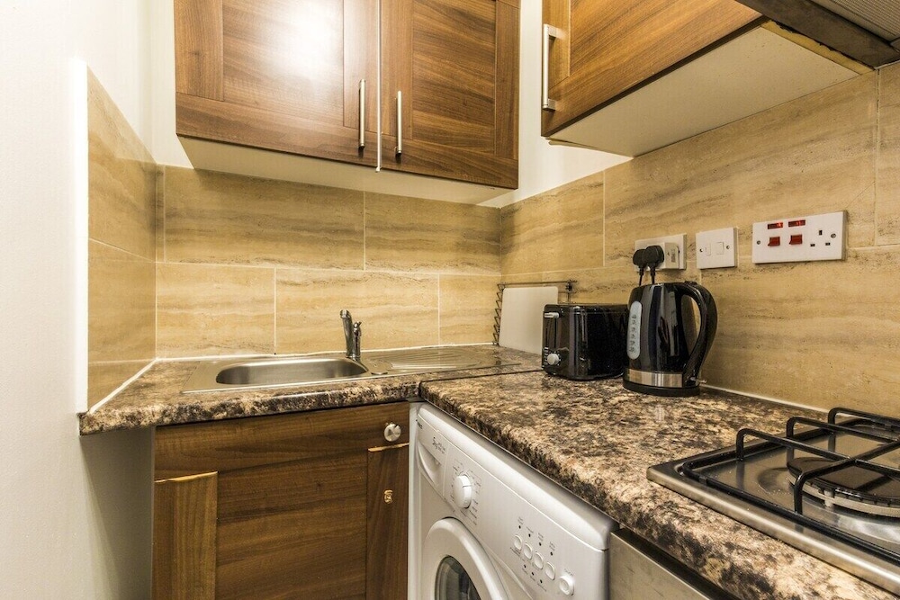 Fast Wifi Pet-friendly Sleeps 6