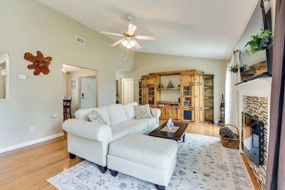4 Mi to Downtown Panama City: Home w/ Patio!