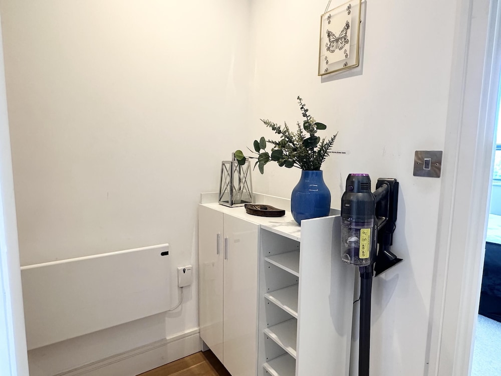 Condo Apartment With Workspace