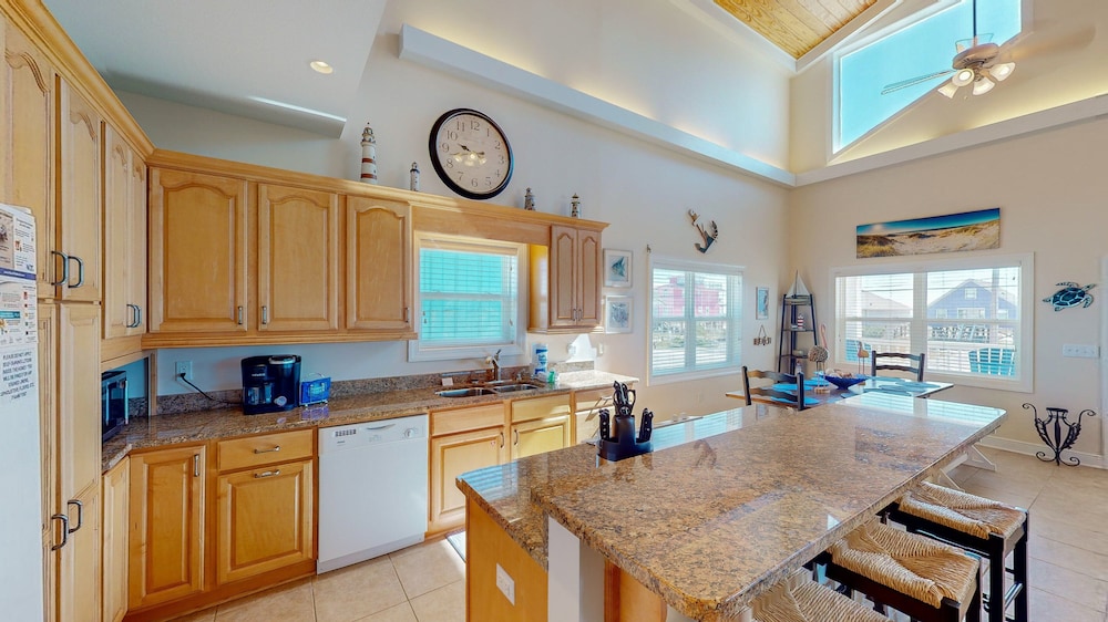 Beautiful Home in Gulf Shores With Private Pool, Sleeps 12