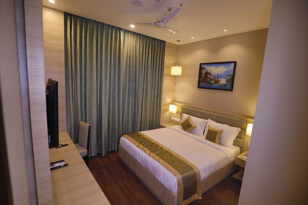 Goa Country Club By Pearl Near Udyog vihar Yashobhoomi