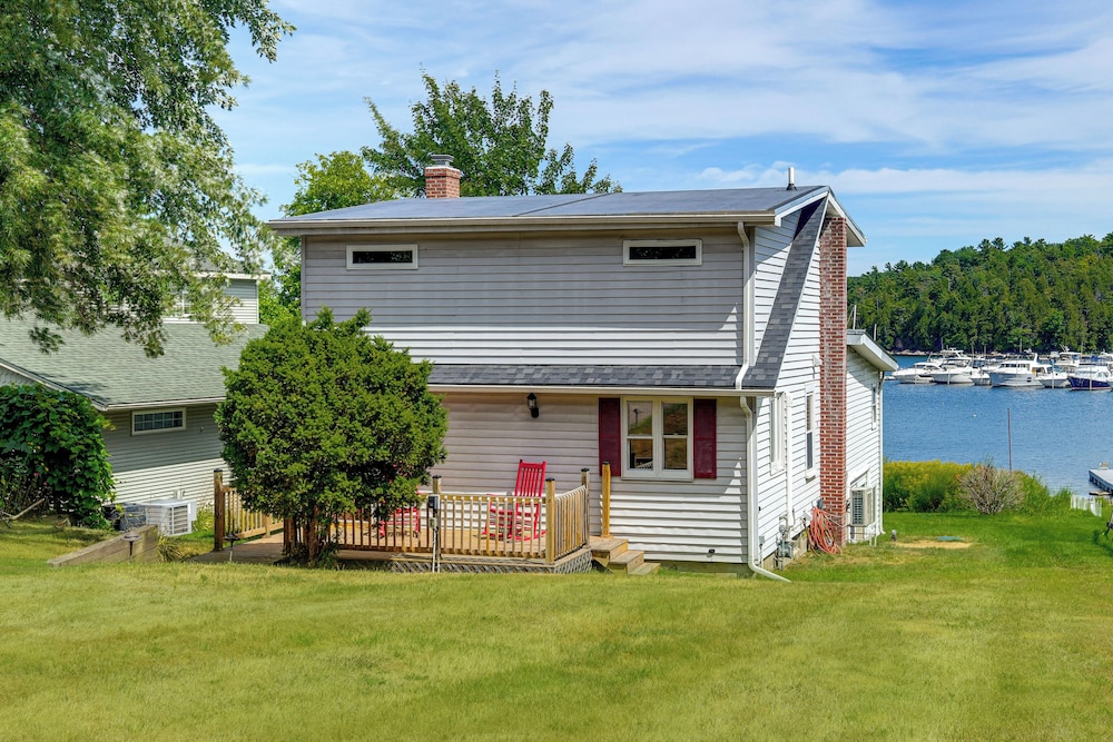 Waterfront Getaway: Lake Champlain Family Retreat!