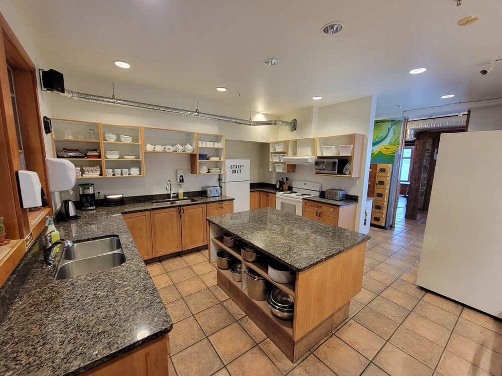 Tofino Vacations - Whalers Guesthouse - Property Image 8