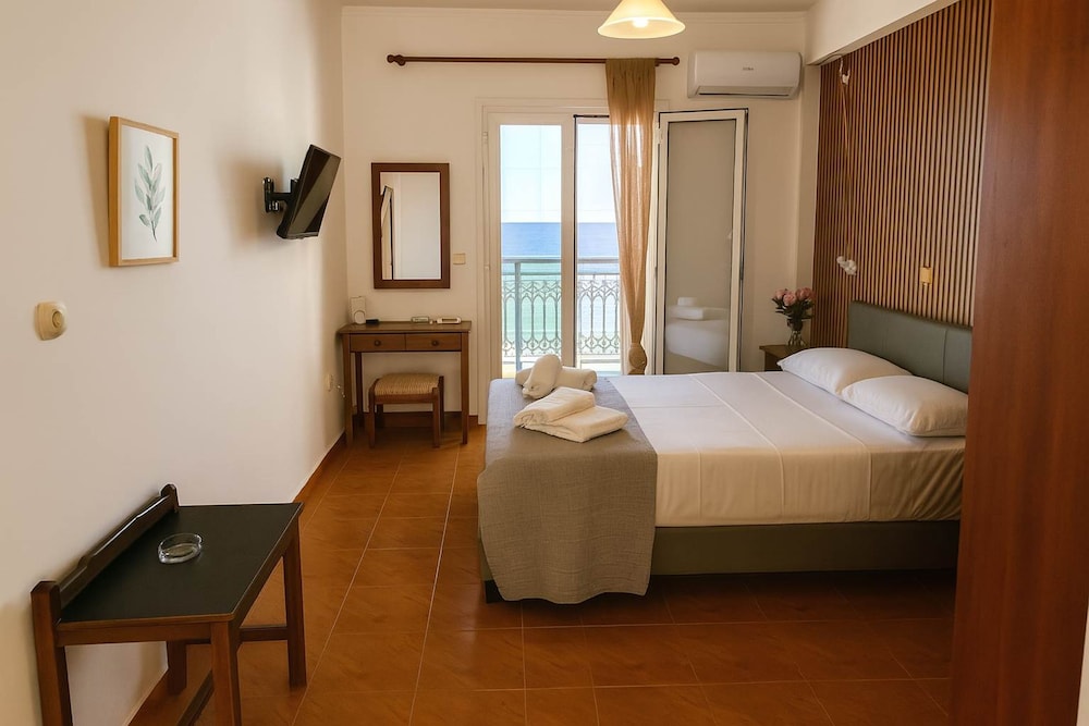 Beachfront Panorama Apartm - Kythira Seaside Gem