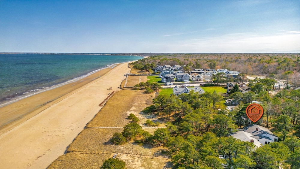 Bayview Beach Cottage For 4!