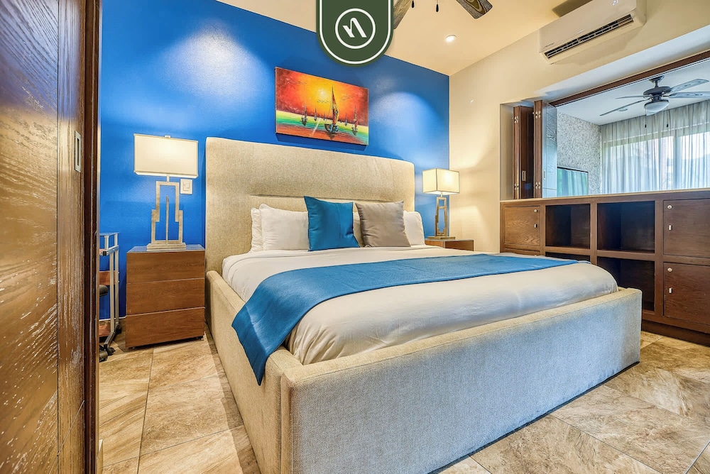 1 BR Condo - Amazing Sunsets From the Roof - Pool