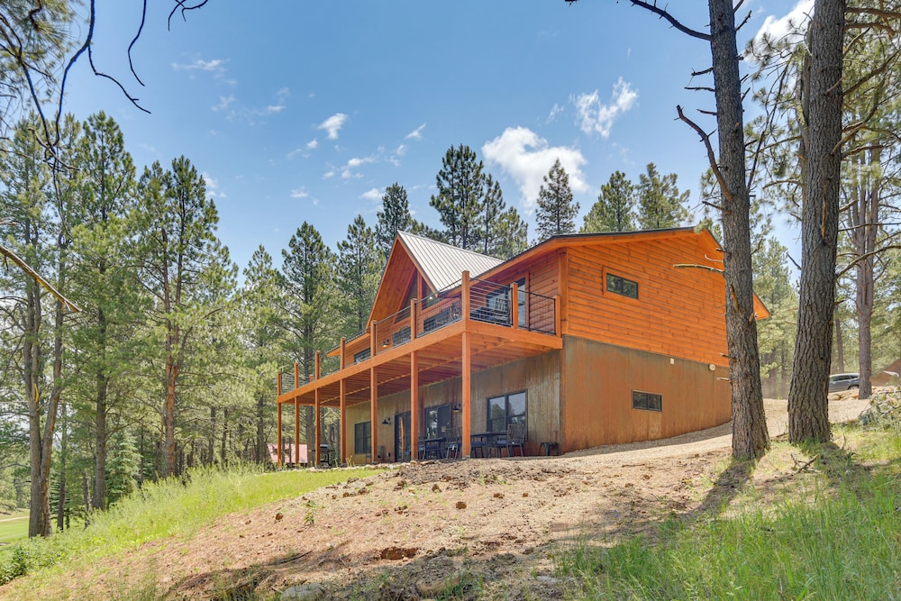 3 Mi to Resort: Year-round Angel Fire Getaway!