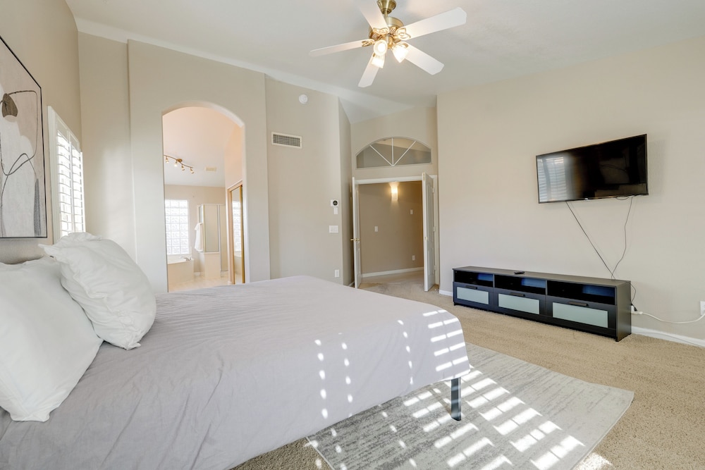 Private Pool & Patio: Spacious Gilbert Getaway!