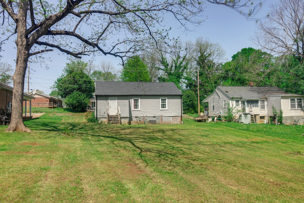 6 Mi to Crowders Mountain: Peaceful Home w/ Porch