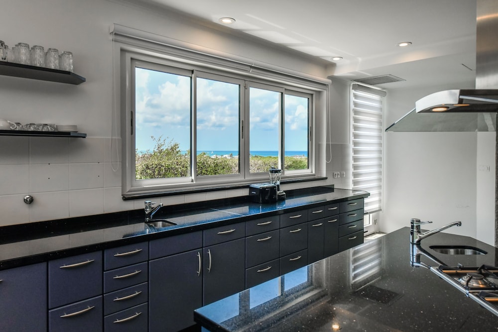 180 Ocean View 2 min to Beach Jacuzzi
