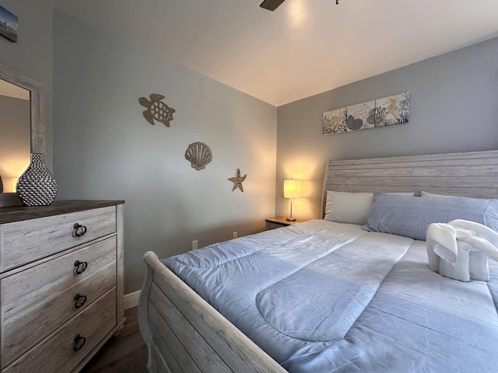 Luxury Villa Near Disney 6 Bd Home With Private Pool and Resort