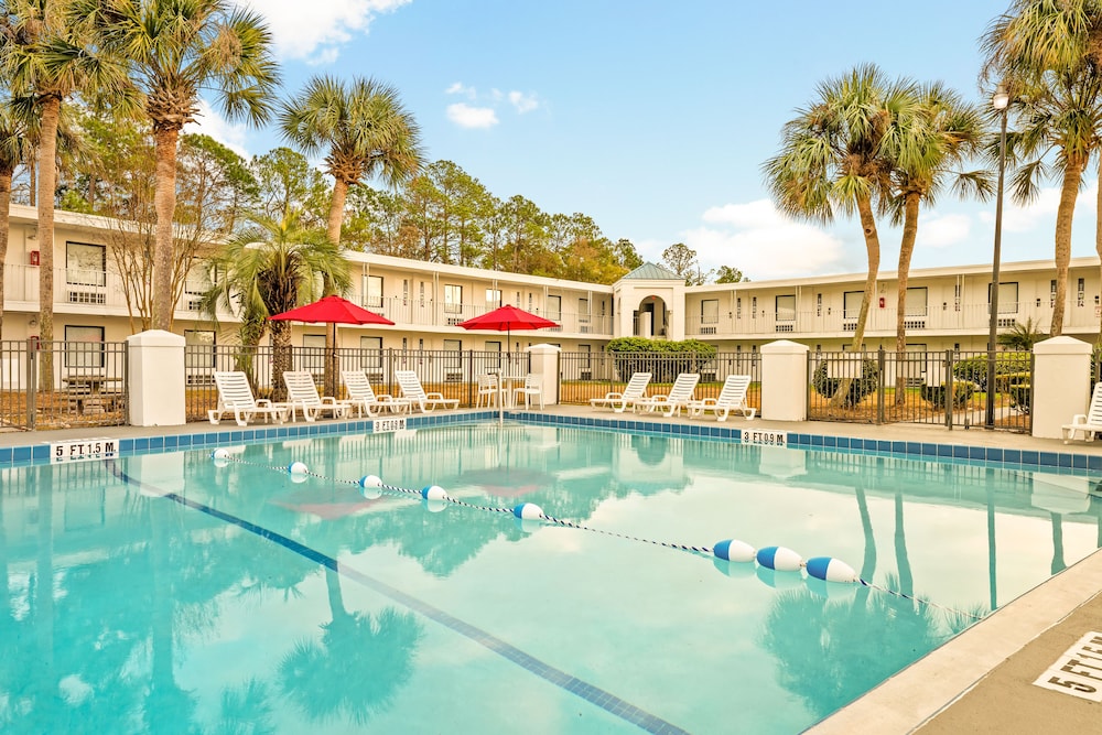 Kingsland Vacations - Developer Inn  Suites Airport JAX, a Baymont by Wyndham - Property Image 1