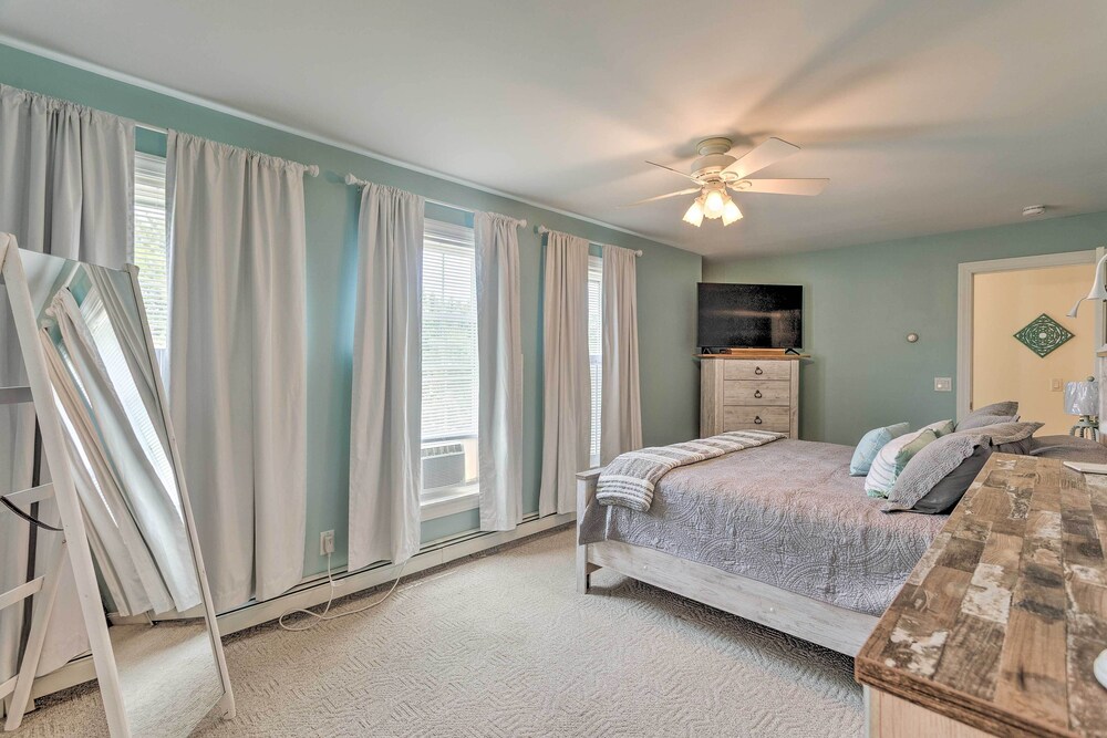 South Kingstown Vacation Rental: 2 Mi to Beach!