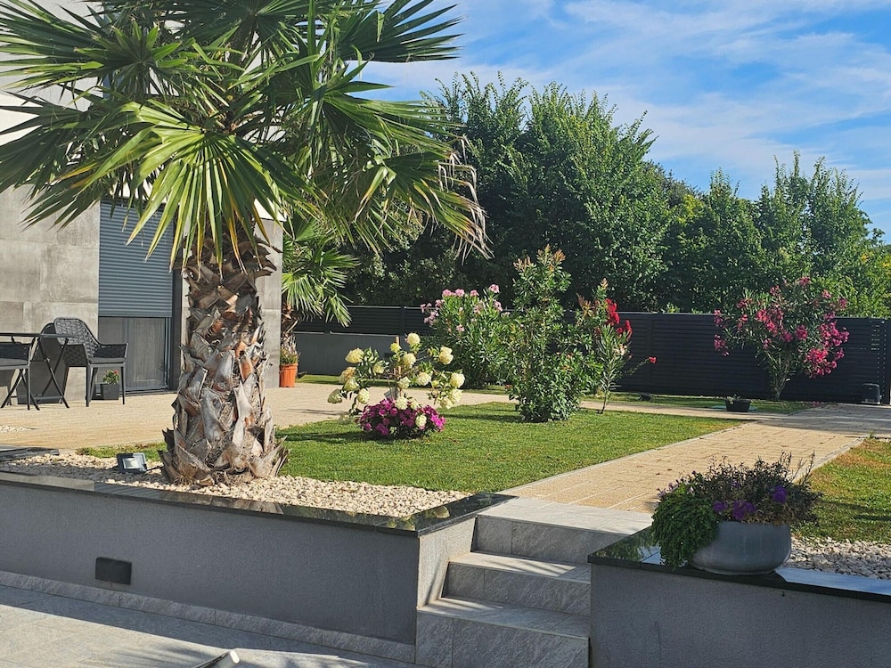 Villa Nina in Croatia Near the Adriatic Coast