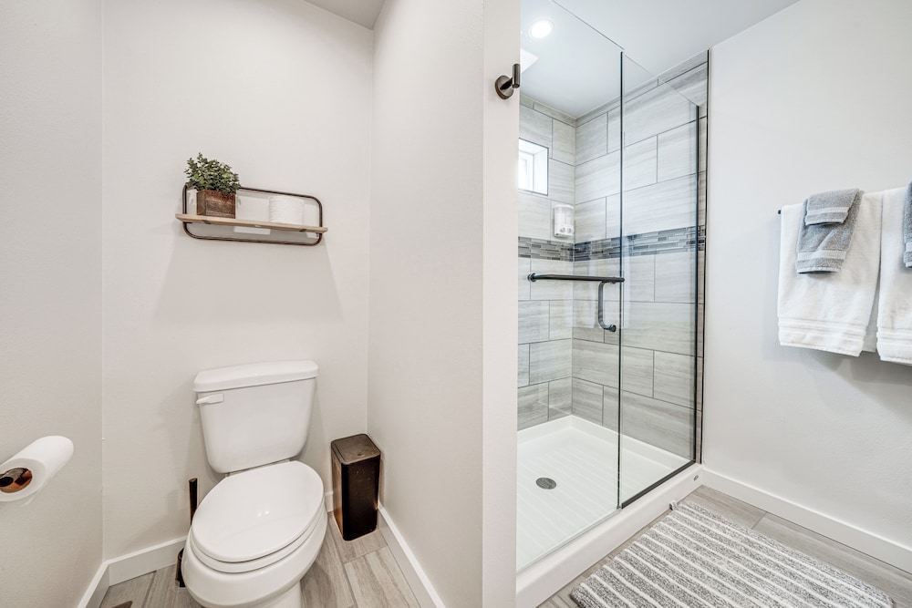 Private Hot Tub: Newly Built Fraser Townhome
