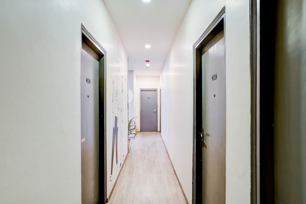 Cozy Stays Near Halasuru Metro Station