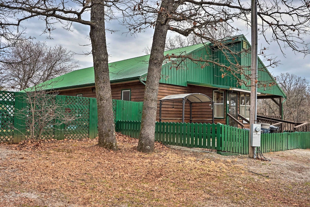 Family Apartment w/ Fireplace & Front Porch! view 5