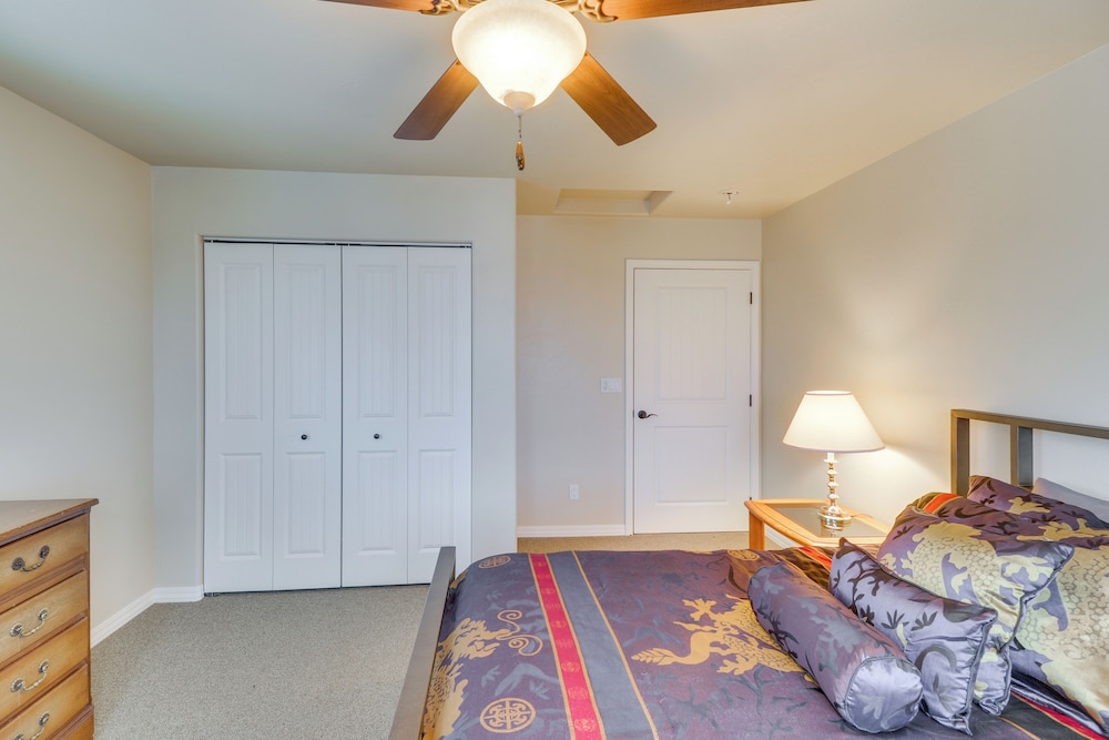 Mountain Views & Deck: Spacious Eureka Getaway!