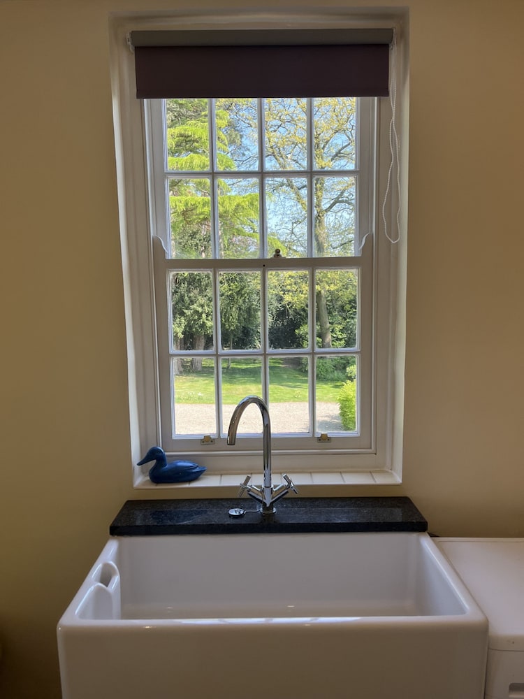 Stunning Hall Cottage Near York and Leeds