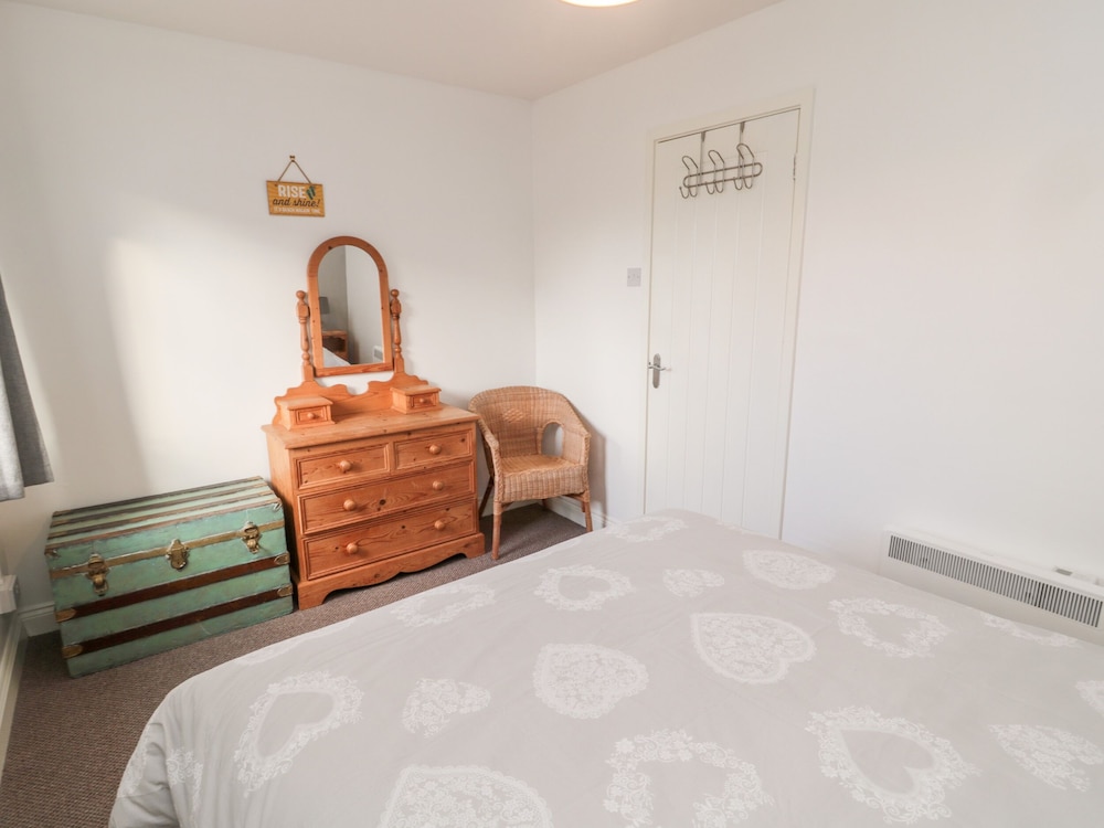 22 Longstone Park