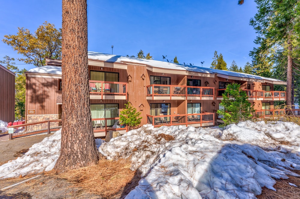 Clouds Rest, Warm Studio Plus Loft for 4! view 4