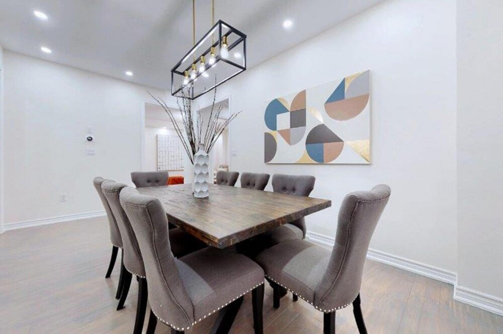 Georgina. New 4 Bedroom House Near Lake Simcoe