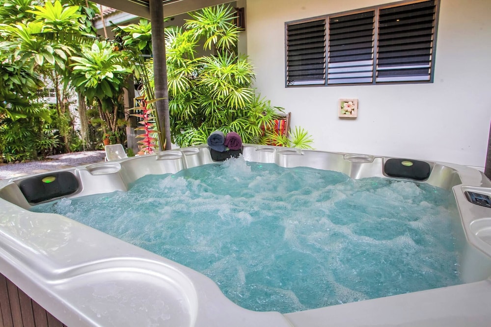Jaccuzi House 5 pl 200 m From a Beautiful Beach