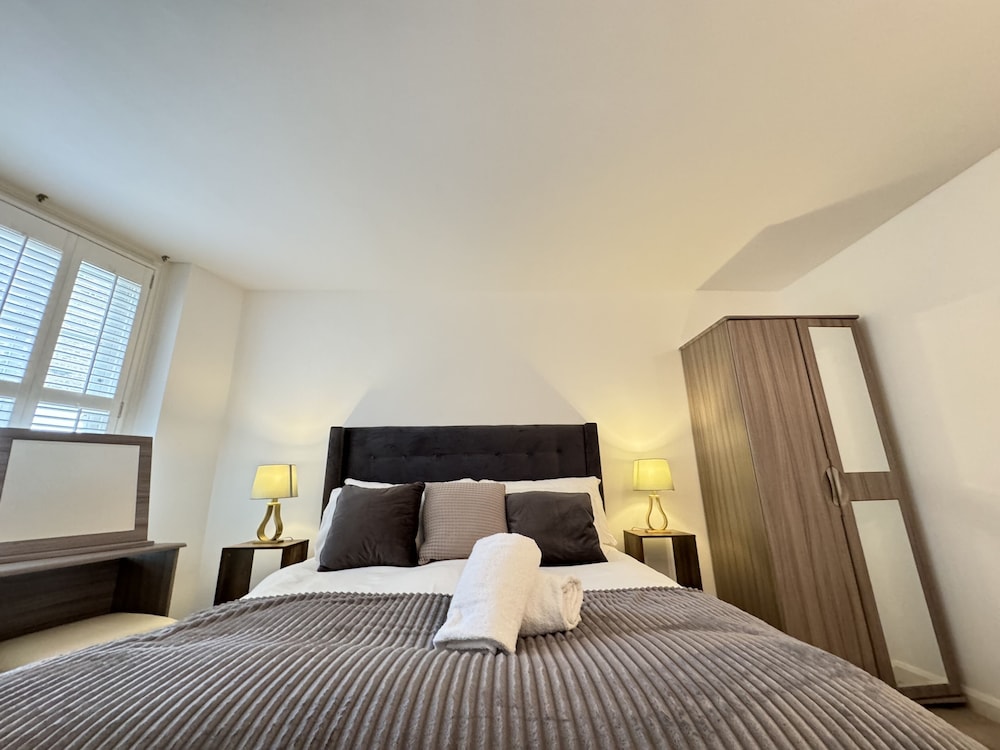 The Heart of Kensington Mews - Private House-Centrally Located-Great Transport