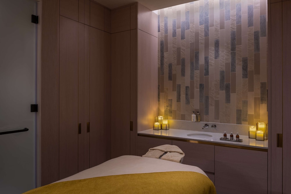 The WB Abu Dhabi, Curio Collection by Hilton