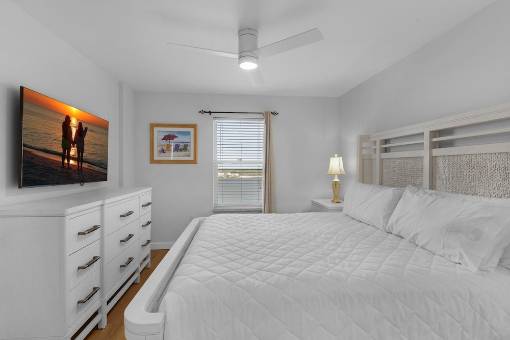Pelican Beach Resort 1207