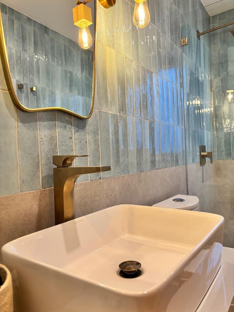 Bright & sweet unit in middle Polanco