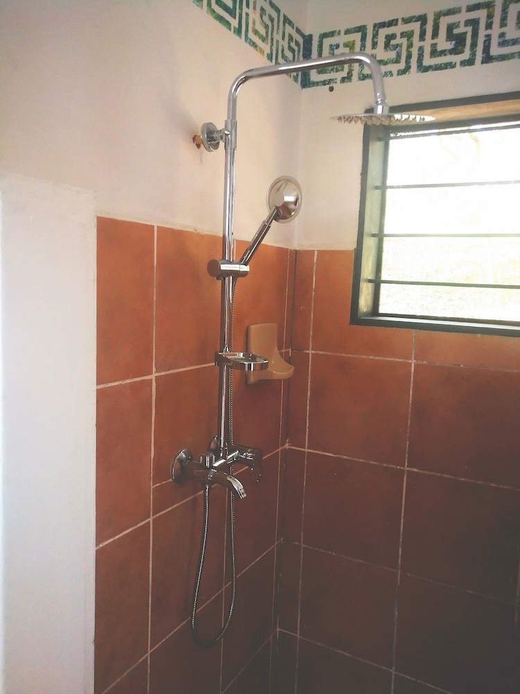 Stunning 1-bed House in Siavonga view 4