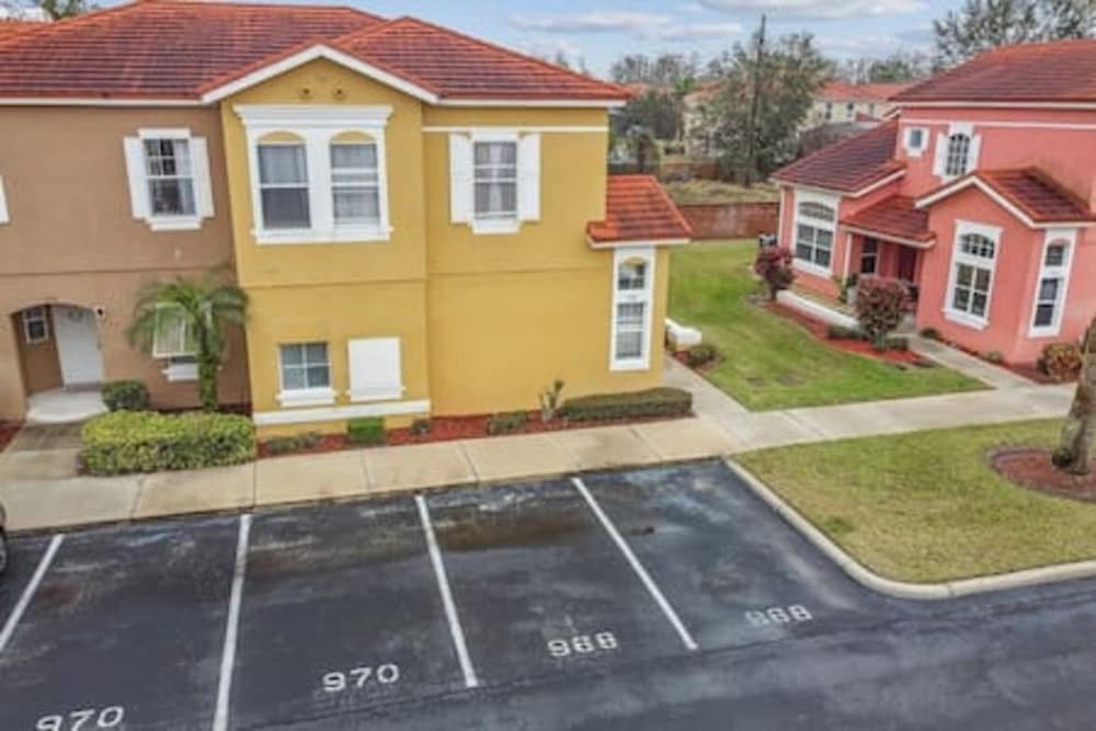 Lake Berkley 4BR Villa - Near Disney & Pool