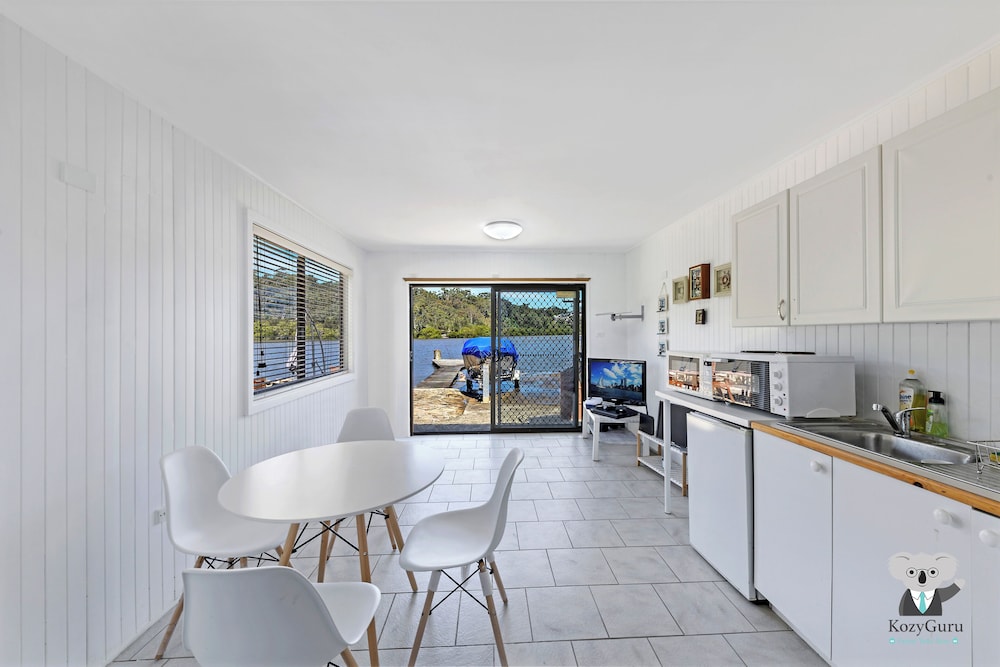 Kozyguru | Waterfront Holiday House With Kayak