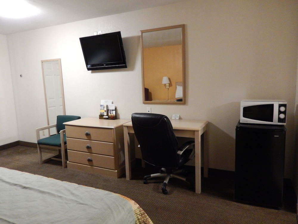 Pearsall Executive Inn