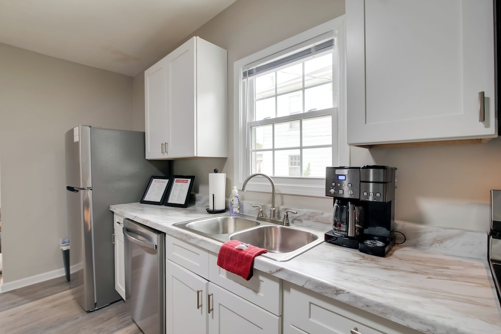 Hilltopper Convenience: Modern Duplex Near WKU