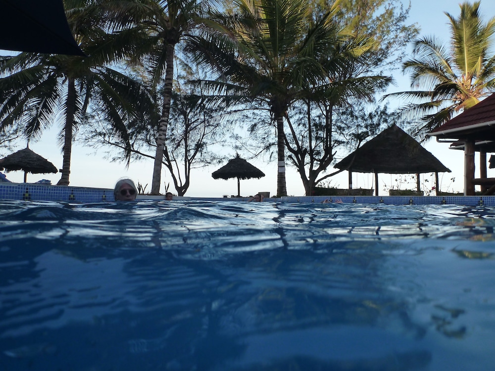 Mnarani Beach Cottages