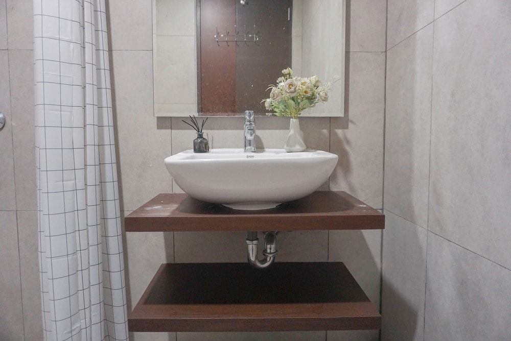 Homey Simply Studio Room At Pollux Chadstone Apartment