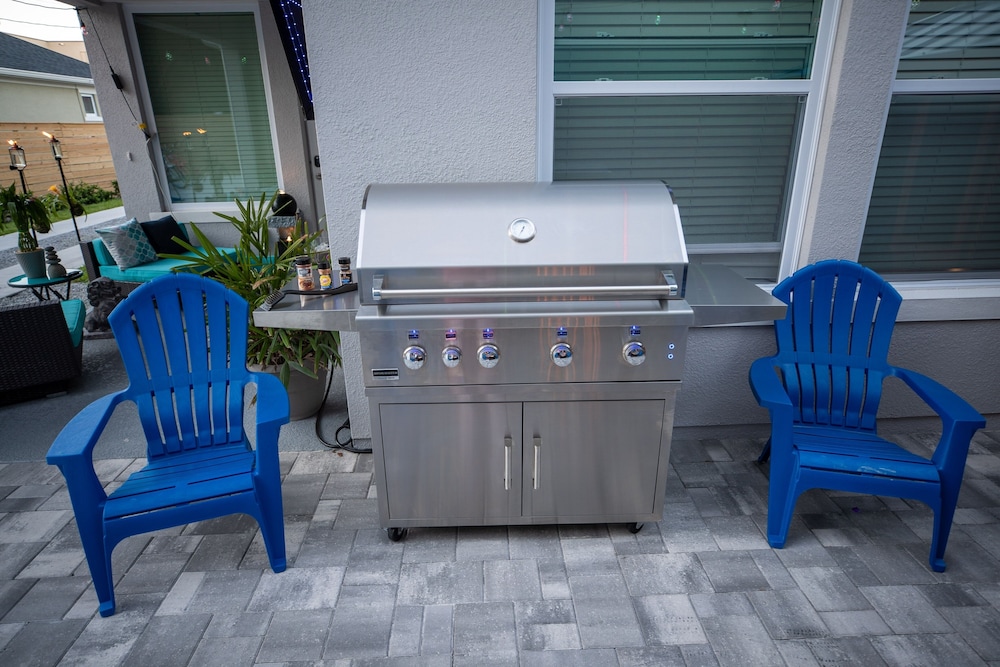 Newly Constructed Modern Pet Friendly Zen Home W/ Private Home Theater & Hot Tub! 1 Bedroom Home by RedAwning