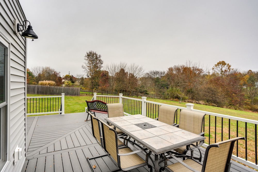 Family-friendly Hatfield Home: 3 Mi to Downtown! - Property Image 9