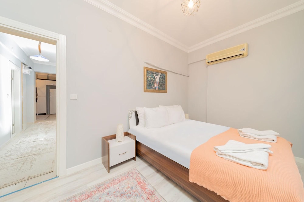Vibrant Flat With Lovely Balcony in Muratpasa