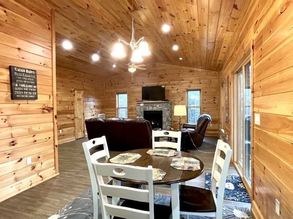 Charming, pet friendly cabin, perfect for fishing, family, hiking and R&R! 2 Bedroom Cabin by RedAwning view 4