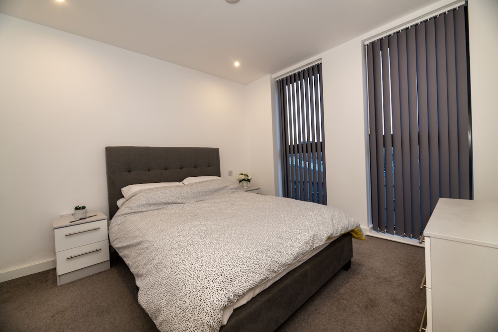 Spacious & Lovely 1 Bed in Birmingham City Centre view 2