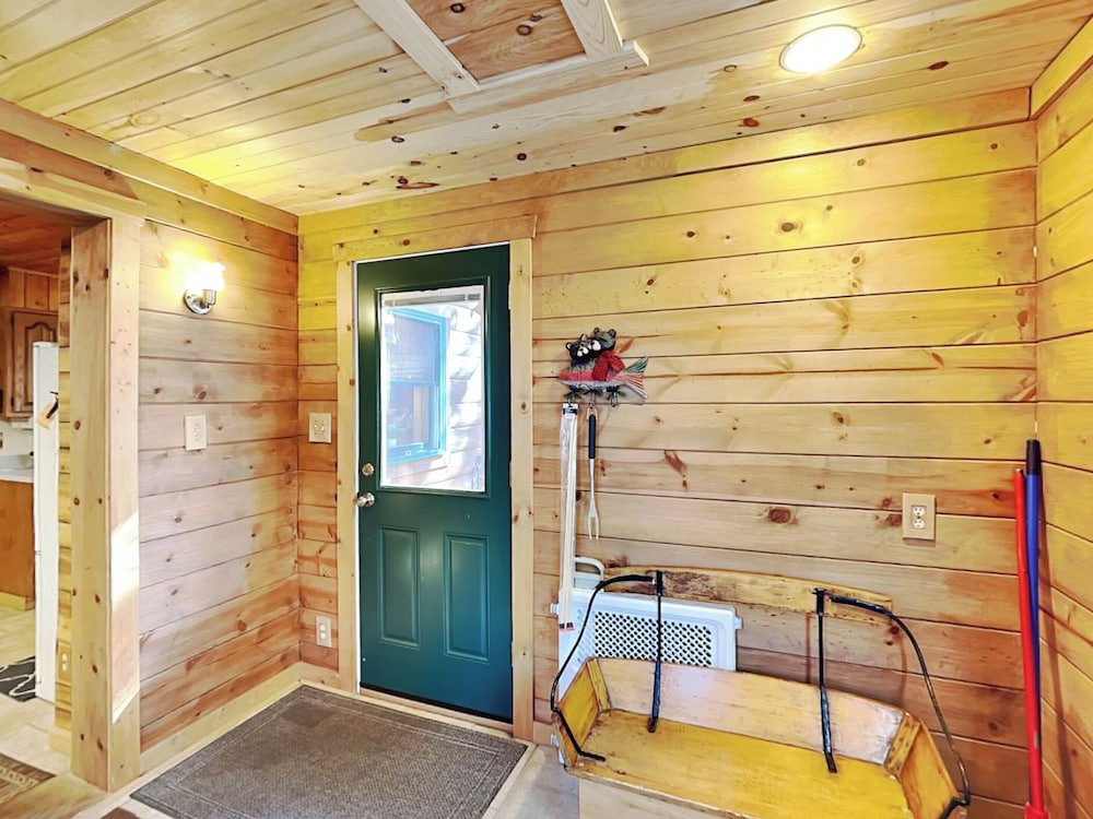 Cozy Cabin by Taylor Made Deep Creek