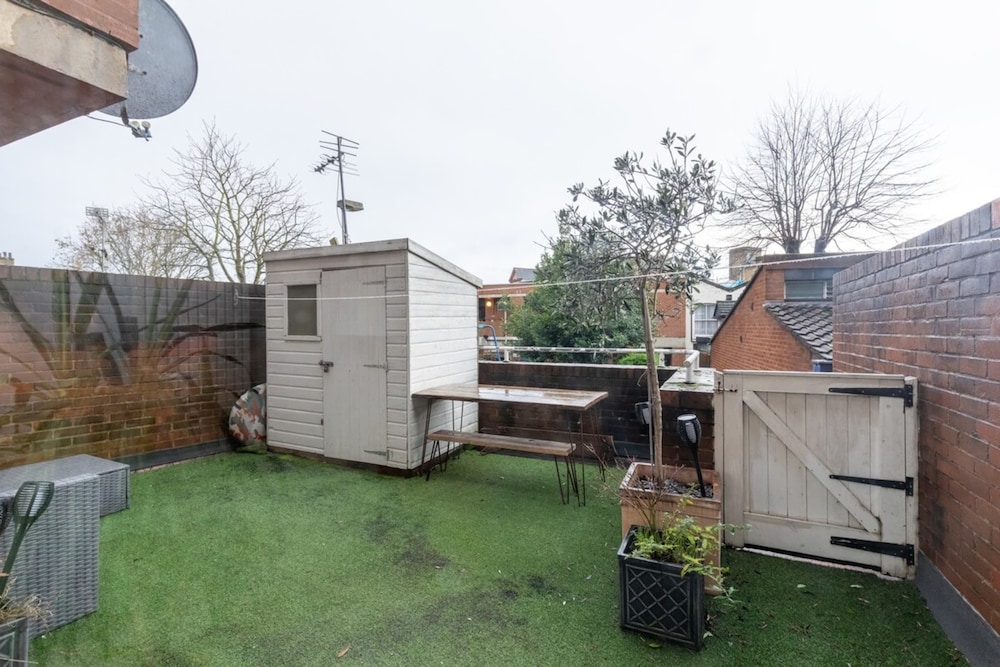 Stunning 1BD Flat w/ Garden Area, Kentish Town!