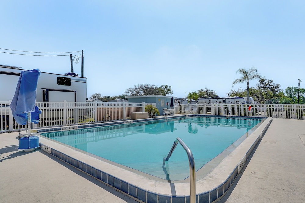 Davenport Couple's Retreat w/ Resort Perks!